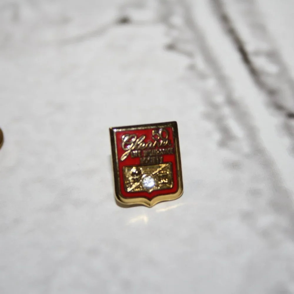 💎🔴 Vintage Gleaner Life Insurance Lapel Pin · 0.5